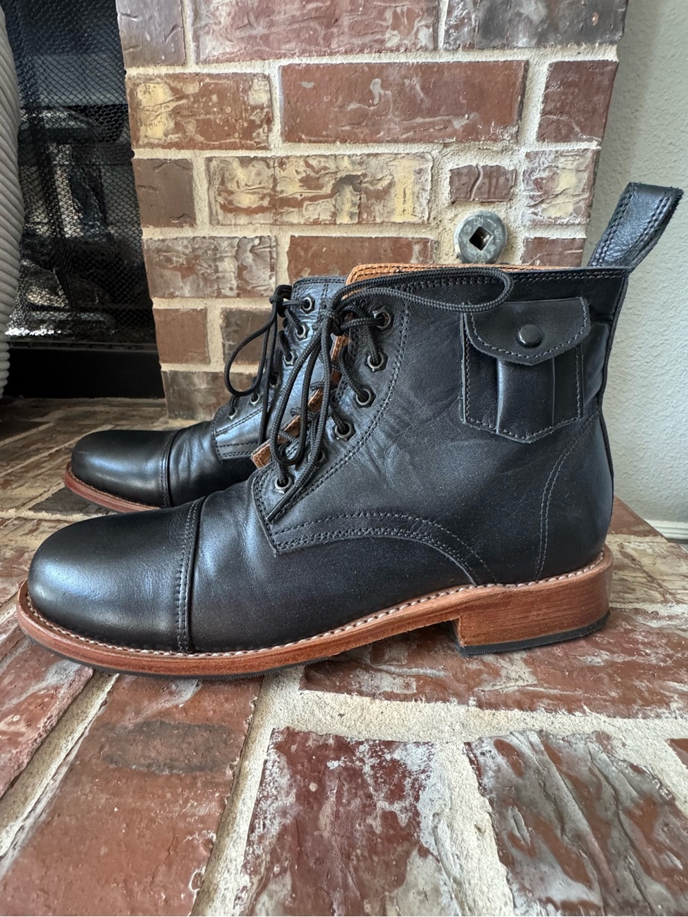 Mikoleon Women’s Classic Heirloom Boots size 11 Black